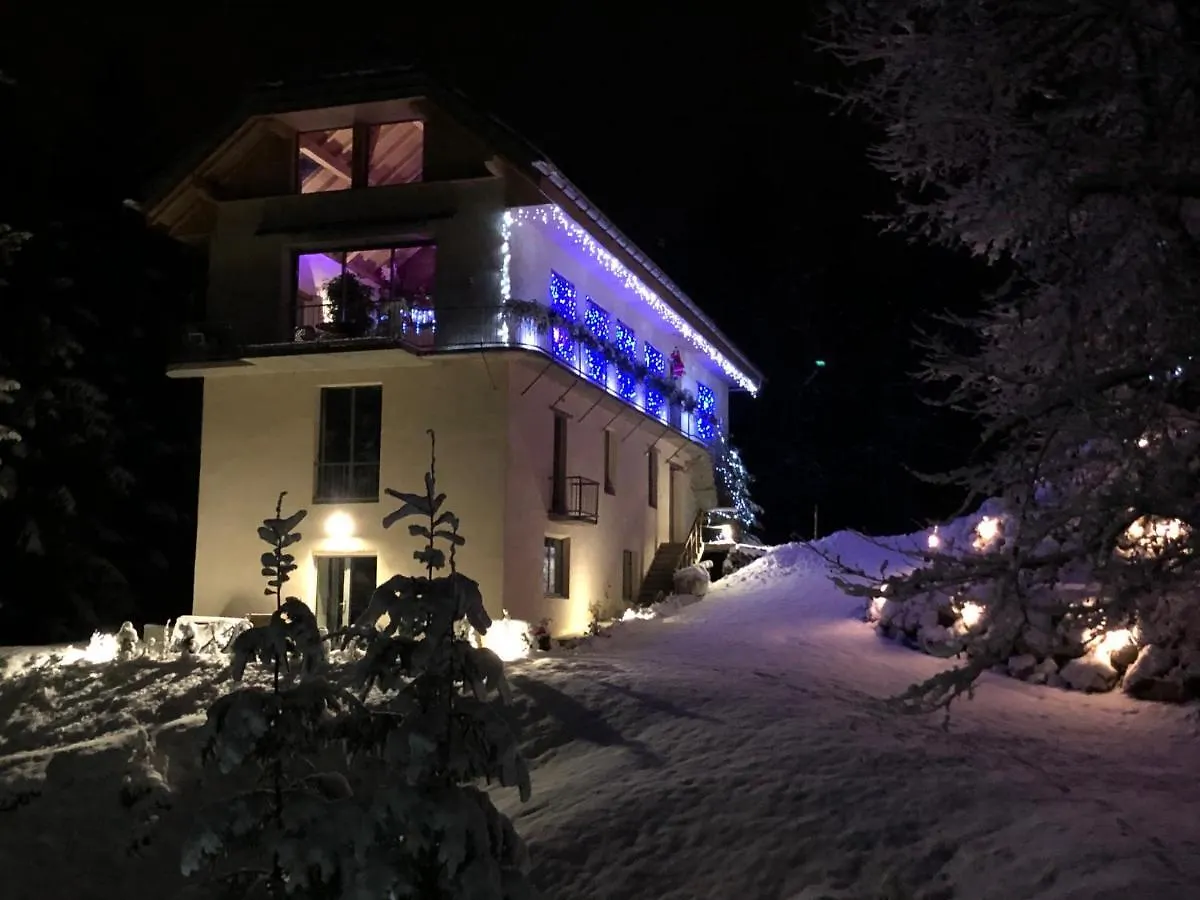 Villa Le Moulin des Olirics à Sallanches 0*,